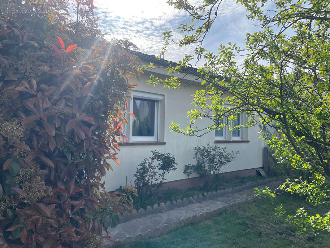 Maison à SAINT-JEAN-DE-BRAYE