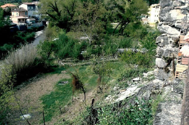 Terrain à PEILLE