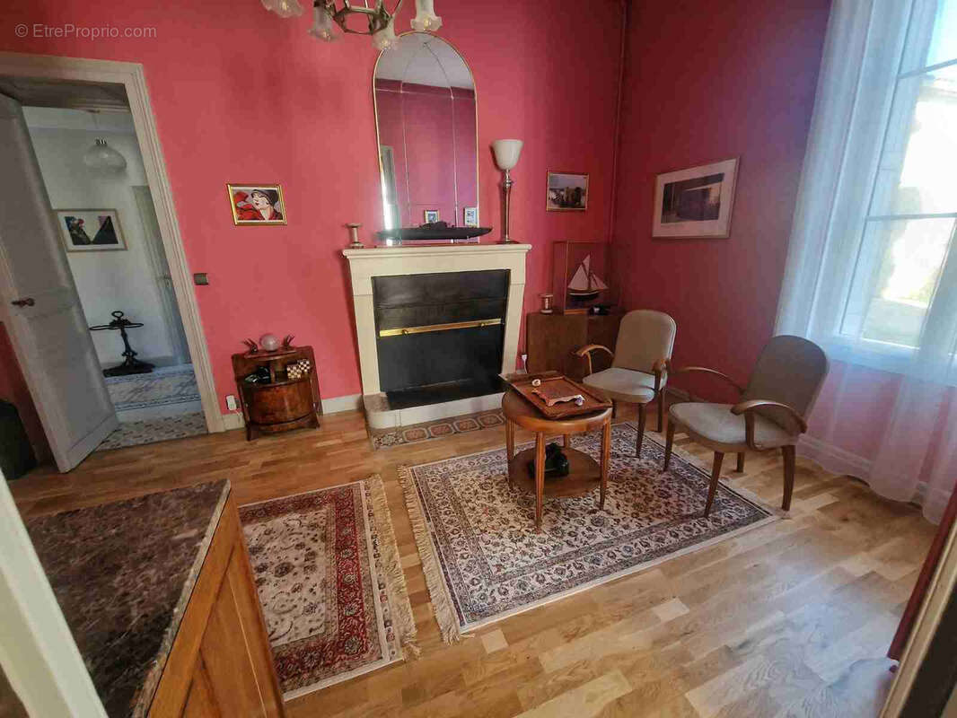 Maison de maître avec dépendances et piscine - photo 23