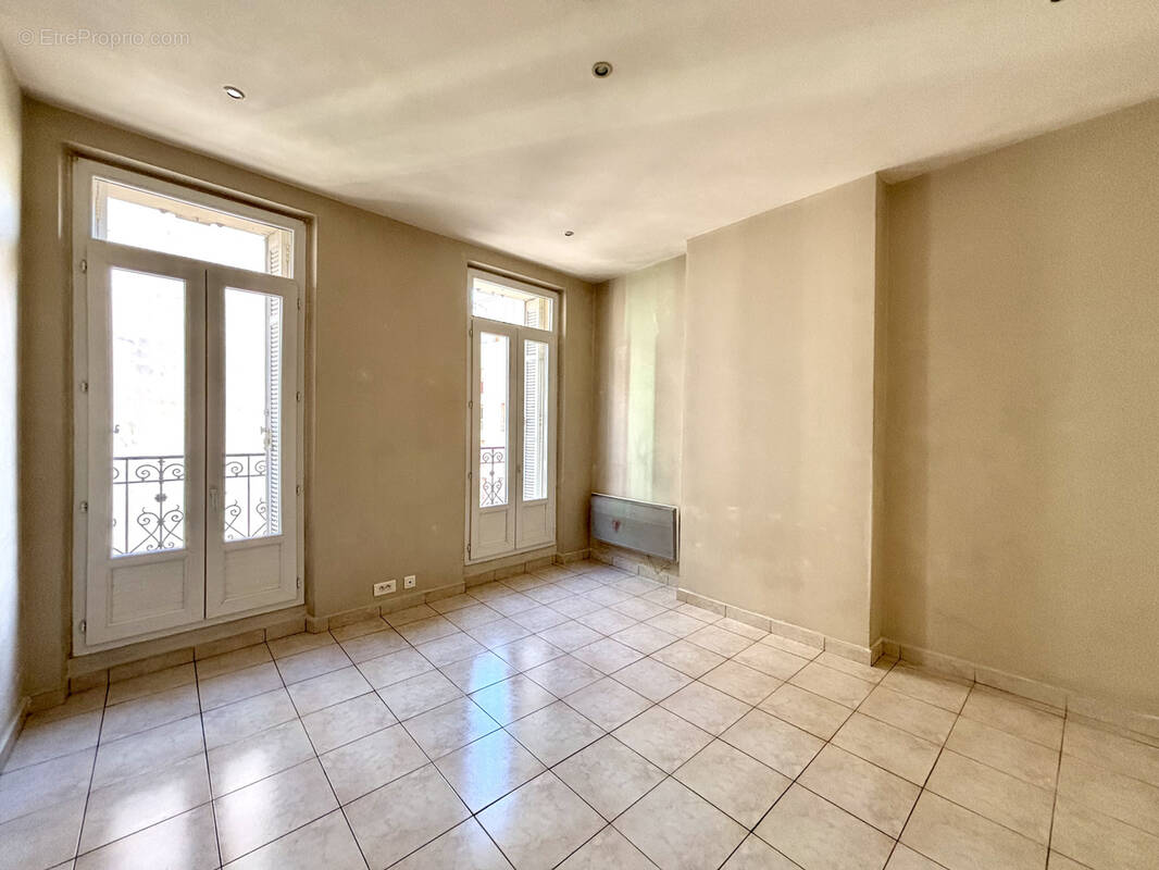 Appartement à MARSEILLE-1E