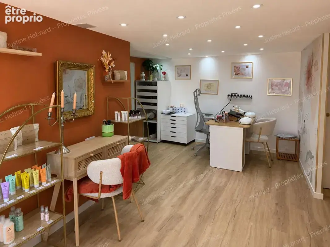 AUBIAT (63260) Maison de caractère rénovée d'environ 170 m² avec 4 chambres, suite parentale et espace professionnel - photo 7