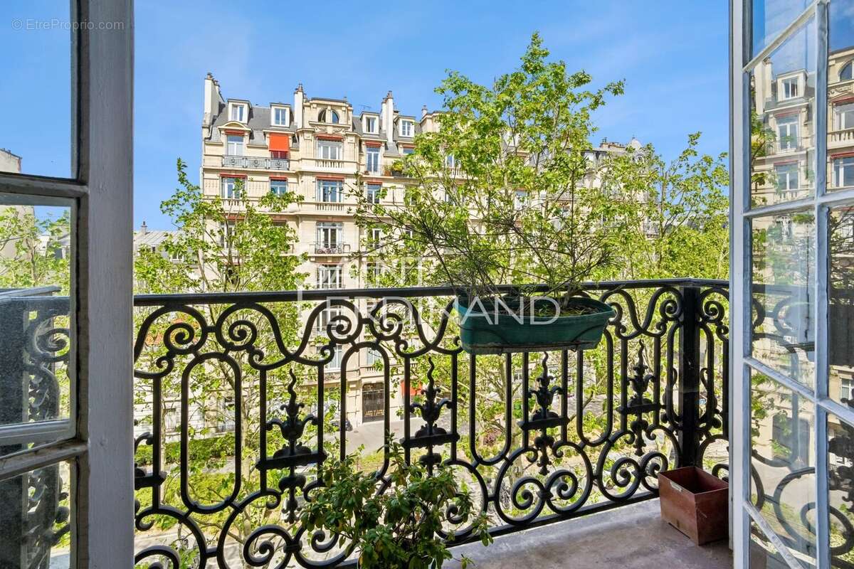 Appartement à NEUILLY-SUR-SEINE