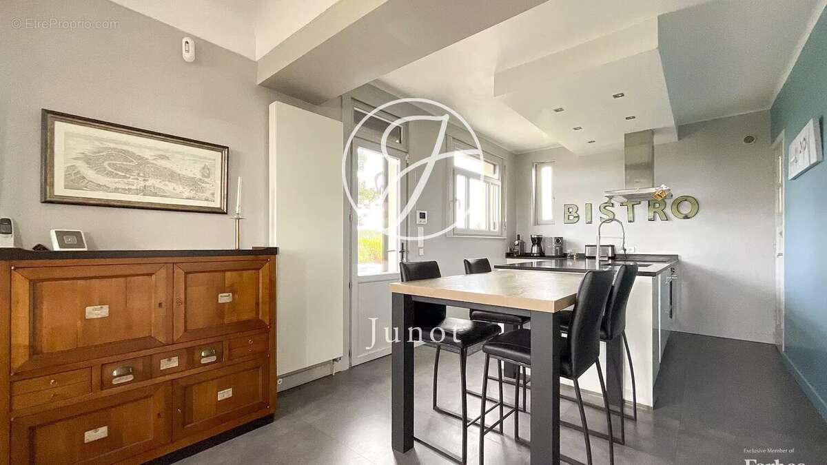 Templeuve en Pévèle – Maison de caractère – 262m² - 5 chambres – Bureaux – Jardin – Sous-sol - photo 12