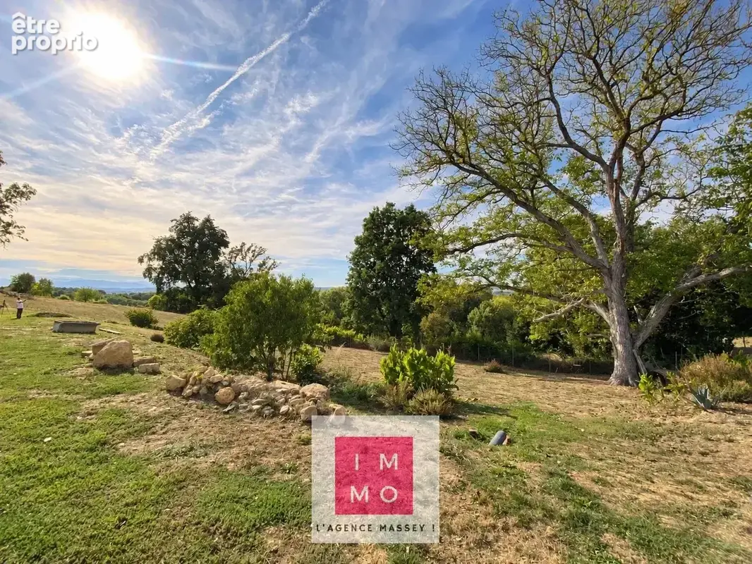 Rare à la campagne : plain-pied, 1,6 ha de prairies et vue sur les Pyrénées + 300m² dépendances - photo 17