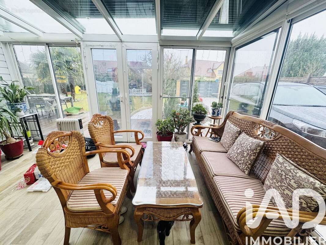 Maison 207 m² à Magny-Le-Hongre  - photo 3
