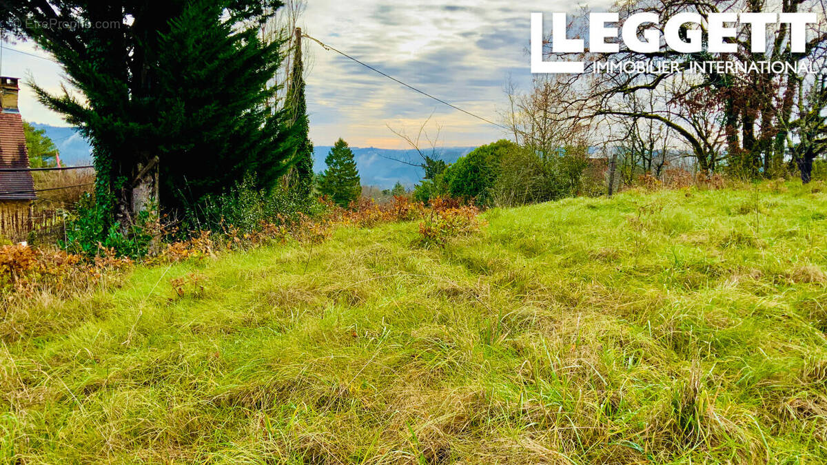 Terrain à MONTIGNAC