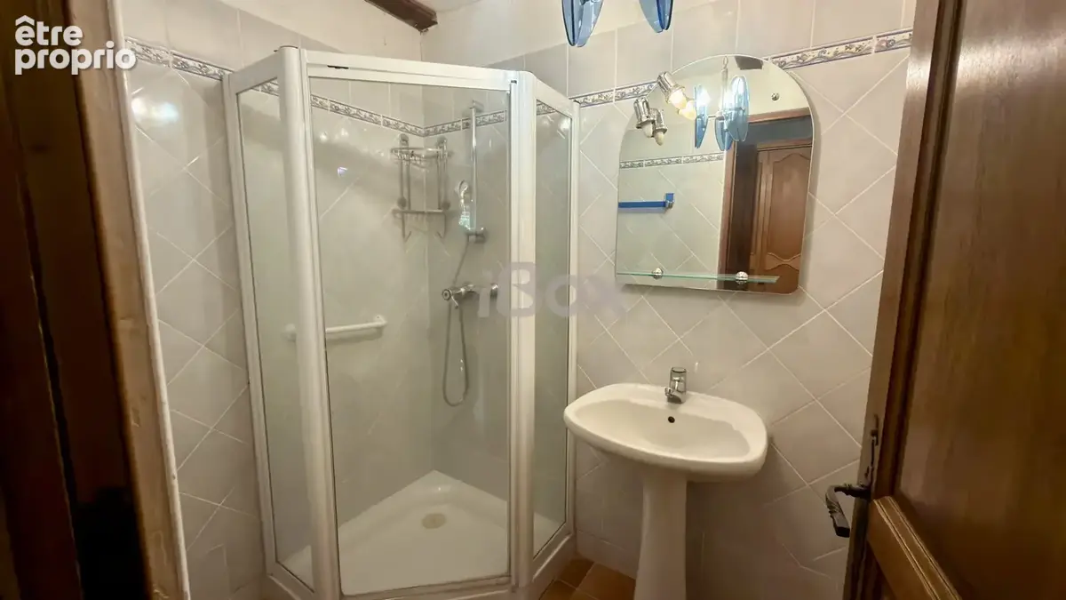 GONFARON- Maison sur un terrain de 16 000m2, nombreuses dépendances - photo 12