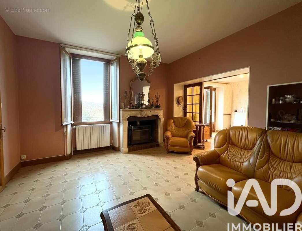 Maison 187 m² à Maillet  - photo 4