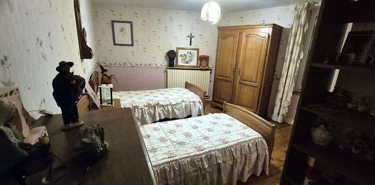 Belle Maison de Village et de Caractère de 1815 de 155 m² Rénover et Entretenue avec Goût avec sa Cour avant et Terrasse de 115  - photo 13