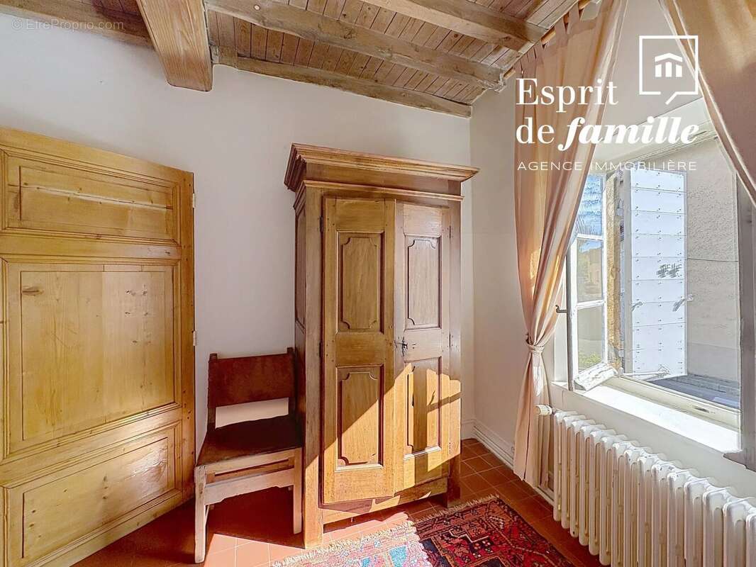 Maison à MONTANAY