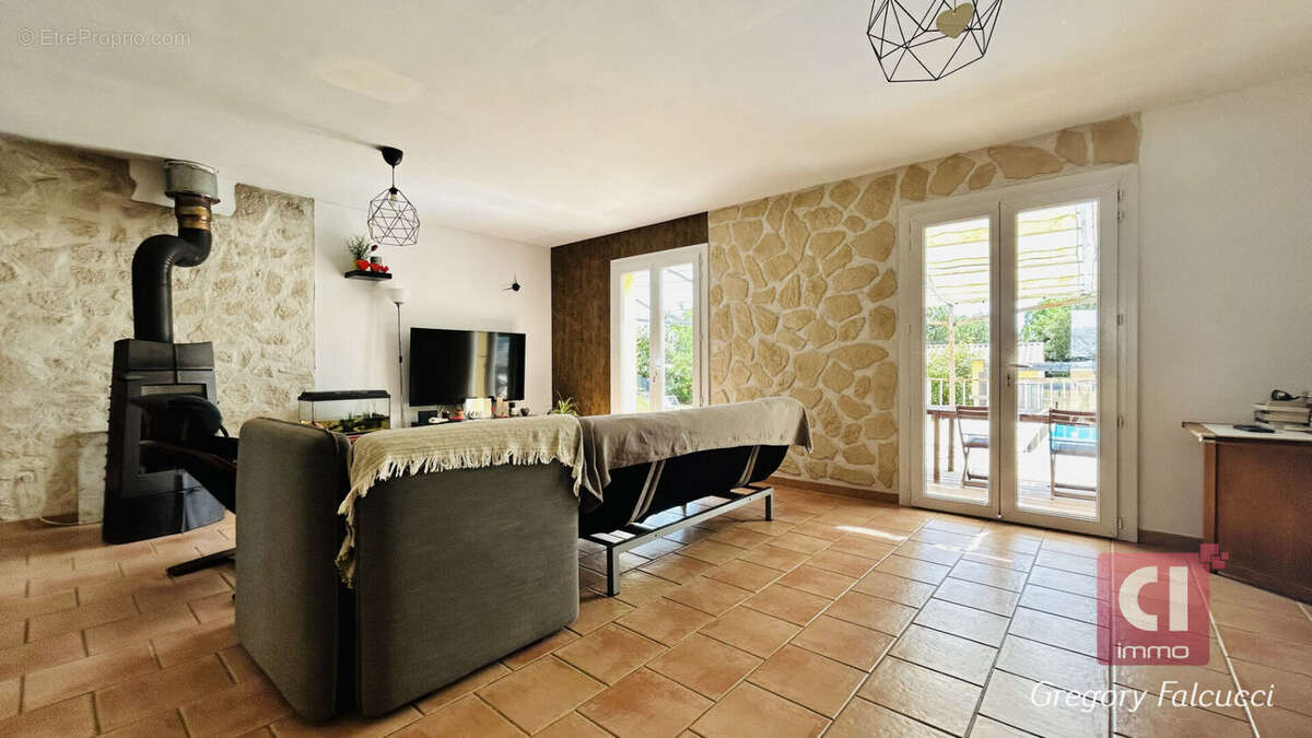 Maison à BESSE-SUR-ISSOLE
