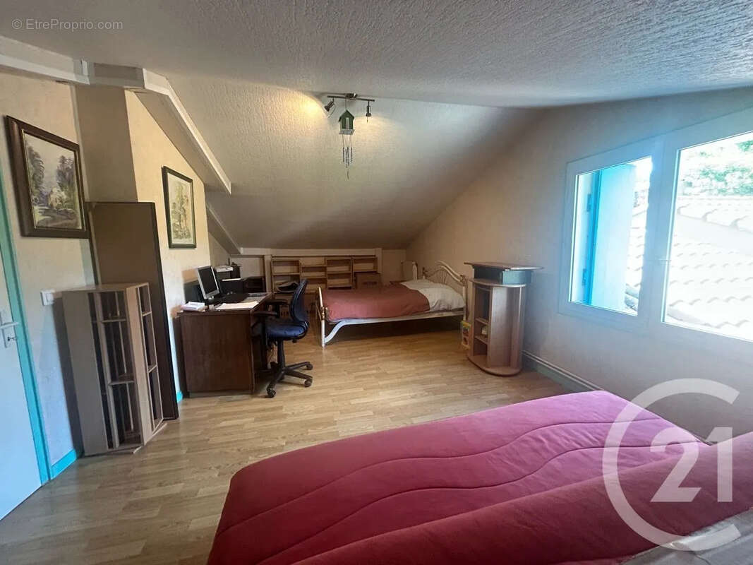 Maison à SAINT-HILAIRE-DE-LUSIGNAN