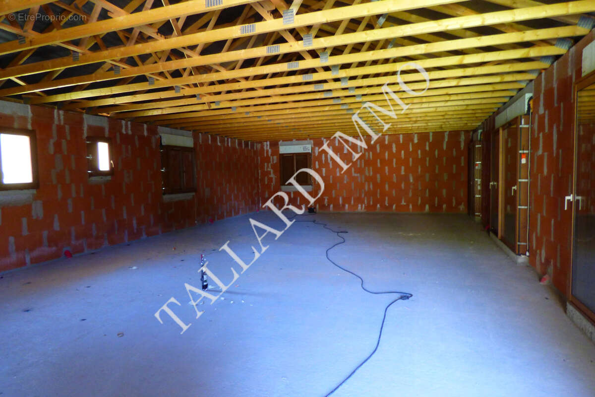 Espinasses, Maison de plain pied hors d'eau hors d'air sur terrain 1839 m2 - photo 14
