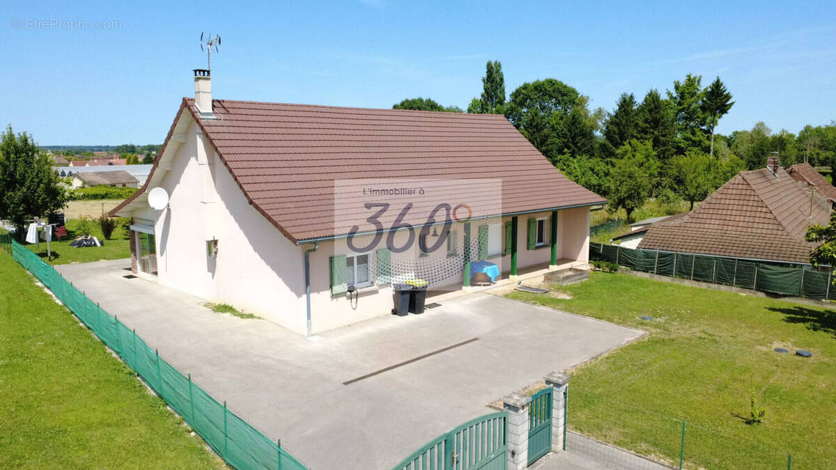 Photo 1 - Maison à LOUHANS