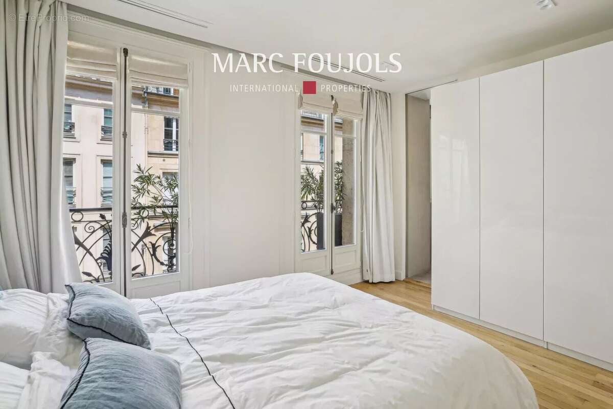 Appartement à PARIS-2E