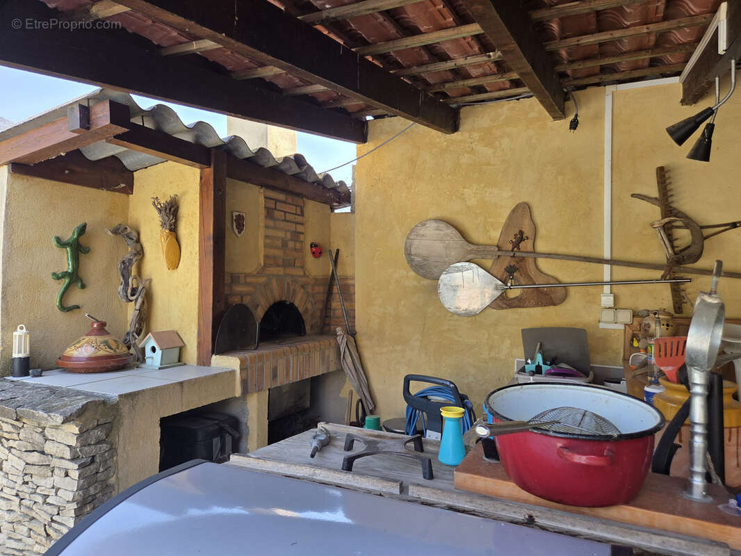 Drme Provencale Villa plein pied,3 chambres, garage, piscine couverte ,source 7000 m2, campagne. - photo 7