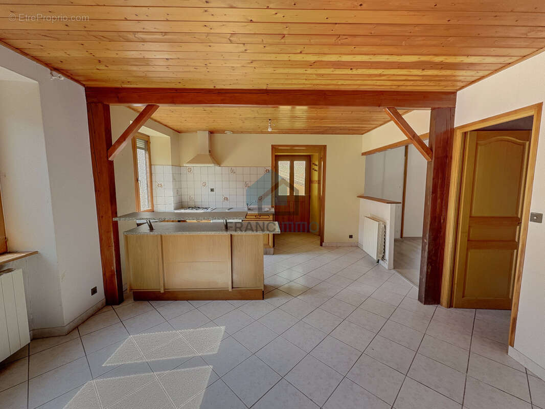 Appartement à PONT-DE-ROIDE