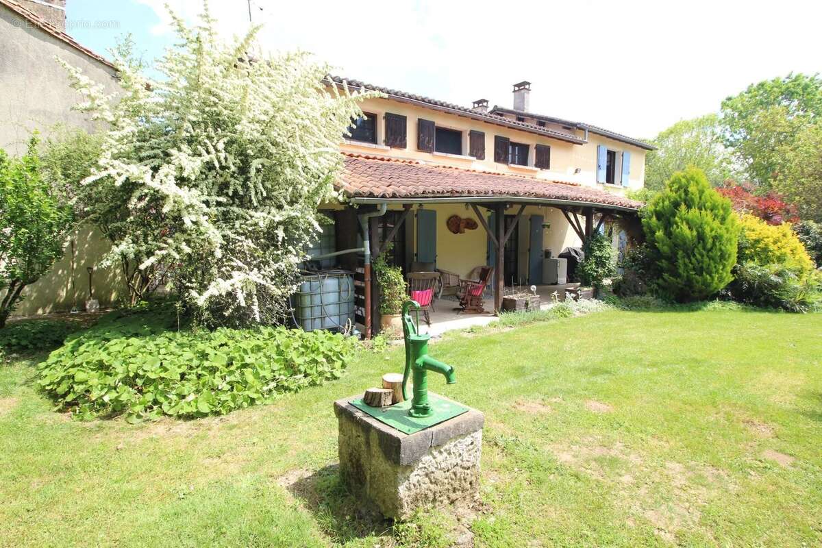 Maison à LA ROCHEFOUCAULD