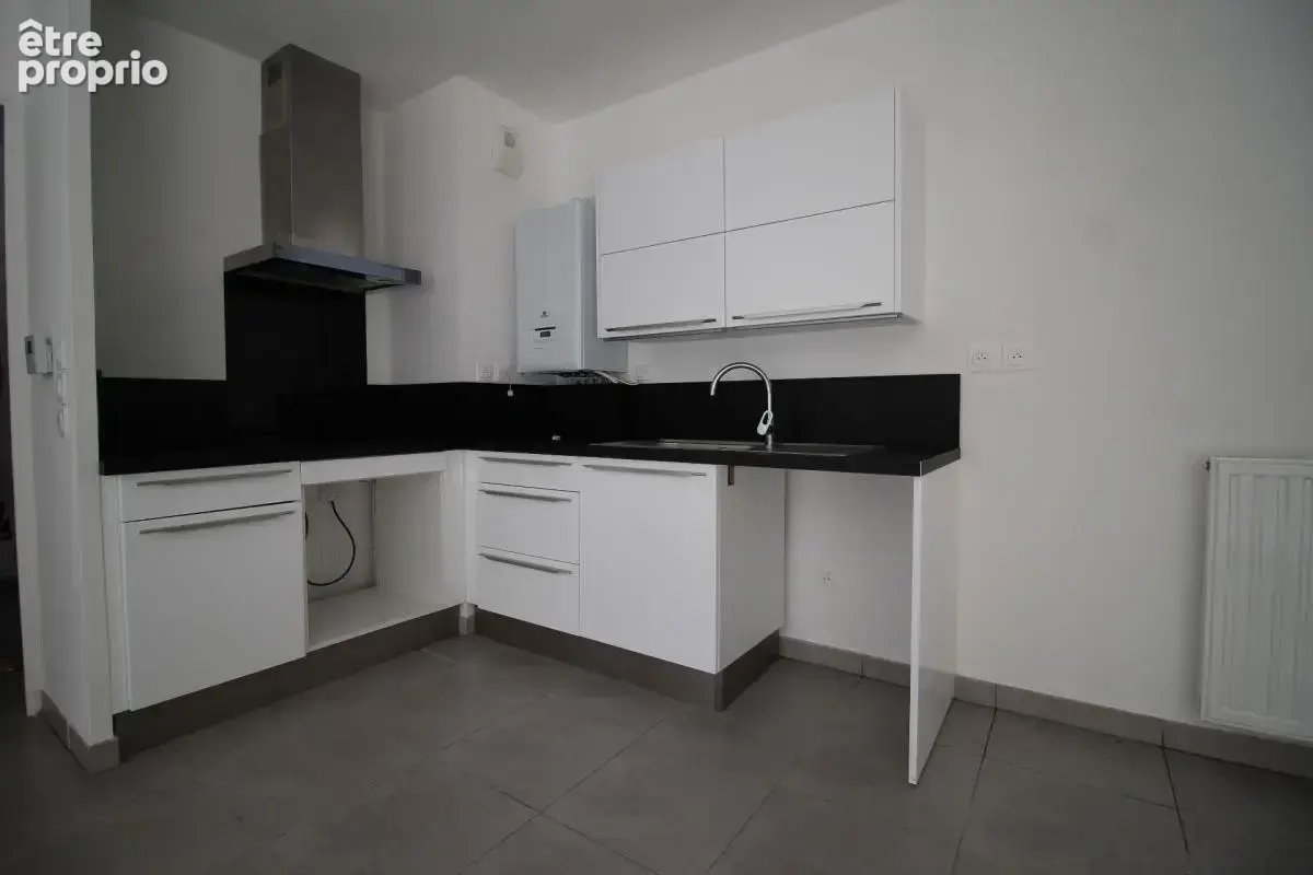 ROBION (84440) – Rare à la vente : Maison de plain-pied avec jardin, terrasse et 2 parkings au cœur du Luberon - 235.000 € - photo 7
