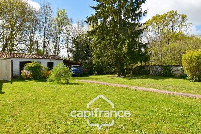 Maison à vendre 5 pièces TORXE (17) avec jardin clos de 1000m², garage et atelier - photo 8