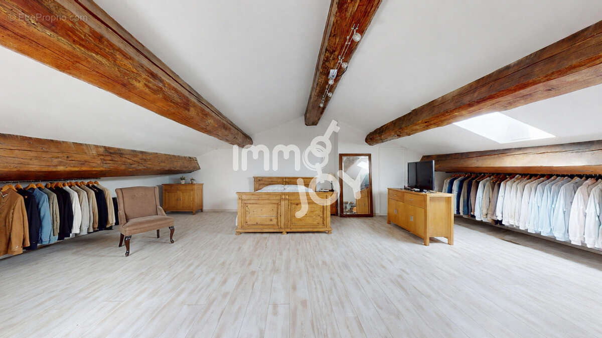 Demeure de caractère 338 m2 - Garage de 155 m2 - Fort potentiel familial ou professionnel - photo 19