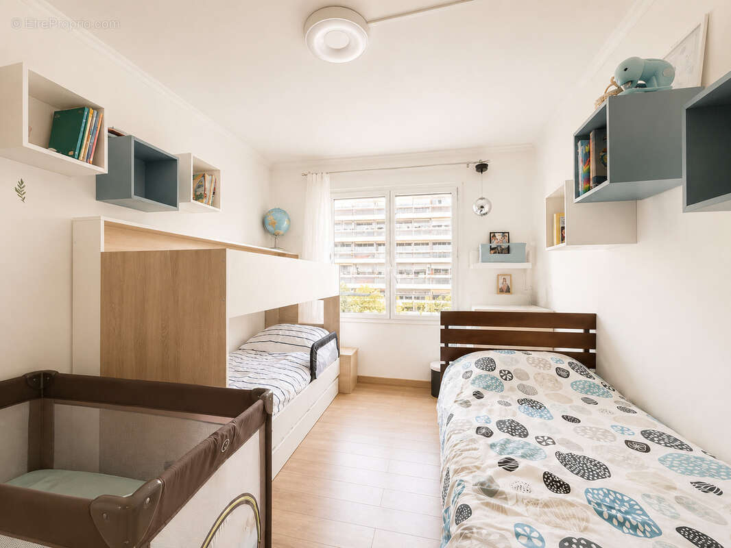 Appartement à COURBEVOIE