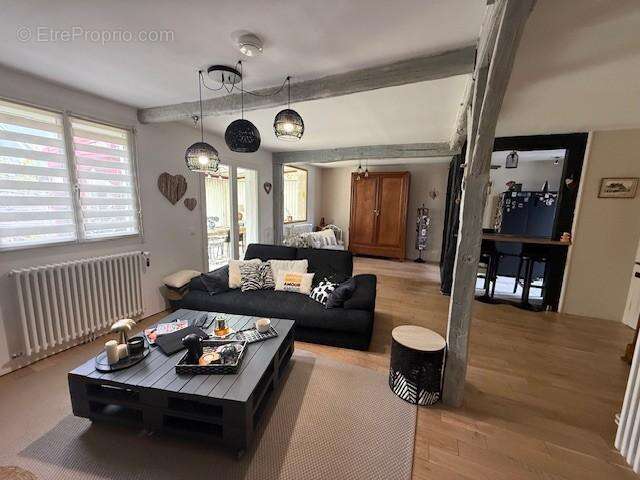 Maison à SAINT-MARTIN-DE-BIENFAITE-LA-CRESSONNIERE