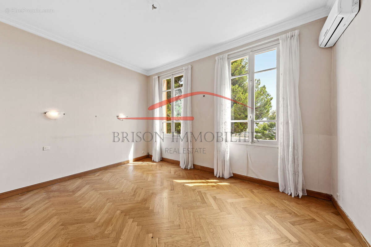 Maison à SAINT-LAURENT-DU-VAR