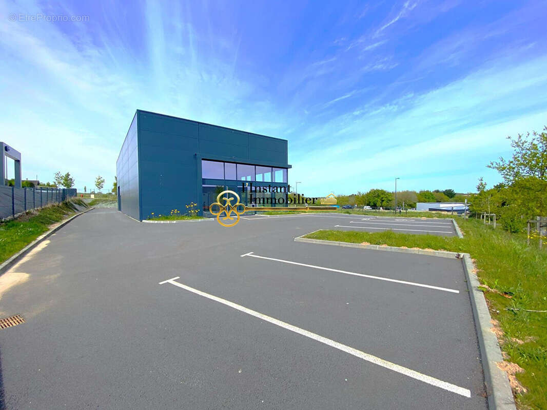 Commerce à SAINT-MARTIN-DES-CHAMPS