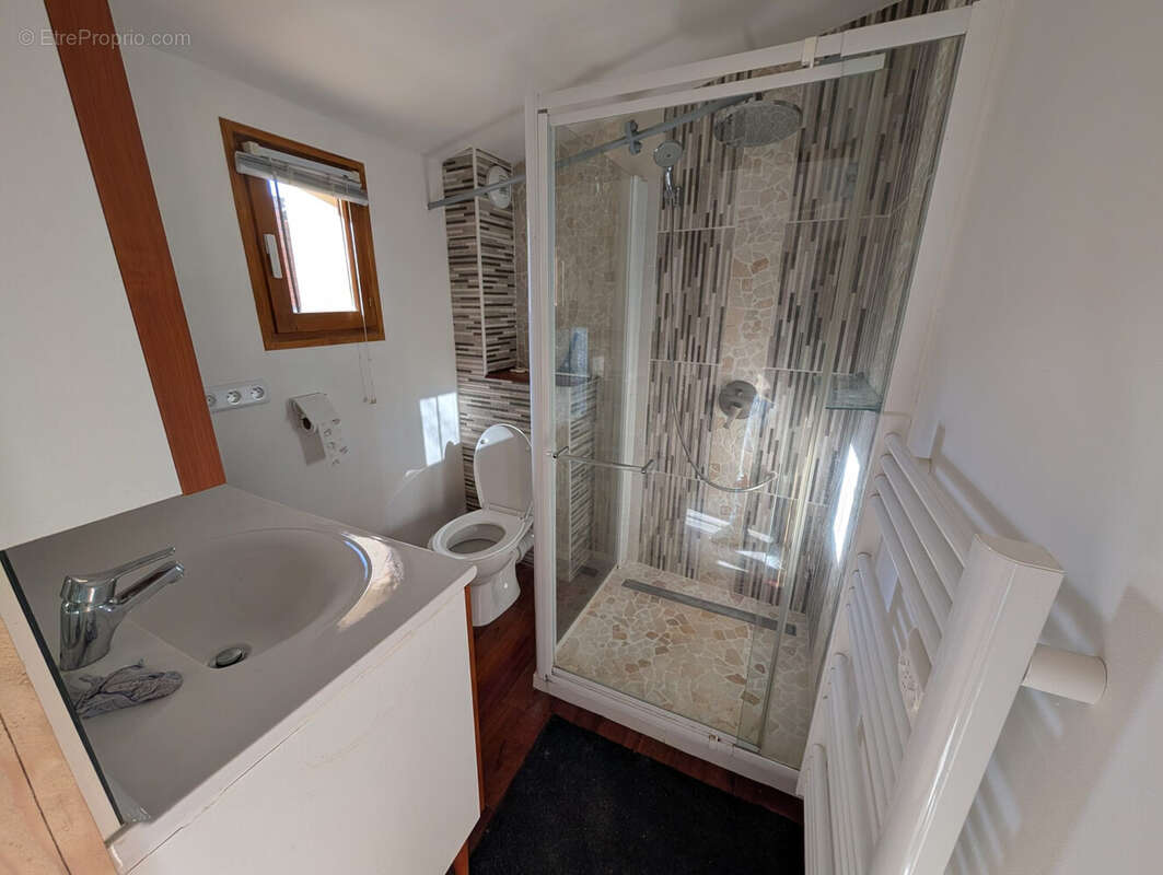 Salle d'eau Chambre n°3 - Maison à VIAS