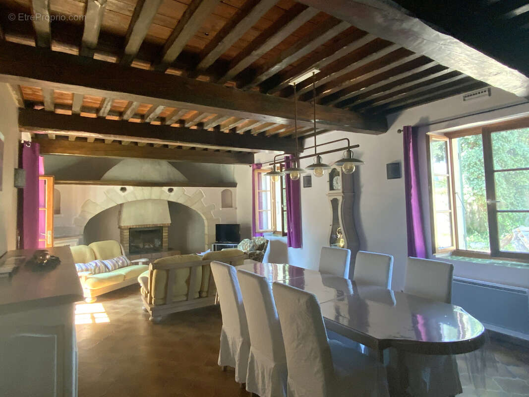 Exclusif,dans un village recherché, maison en pierre avec appartement indépendant sur un terrain de 2167 m2 et - photo 12