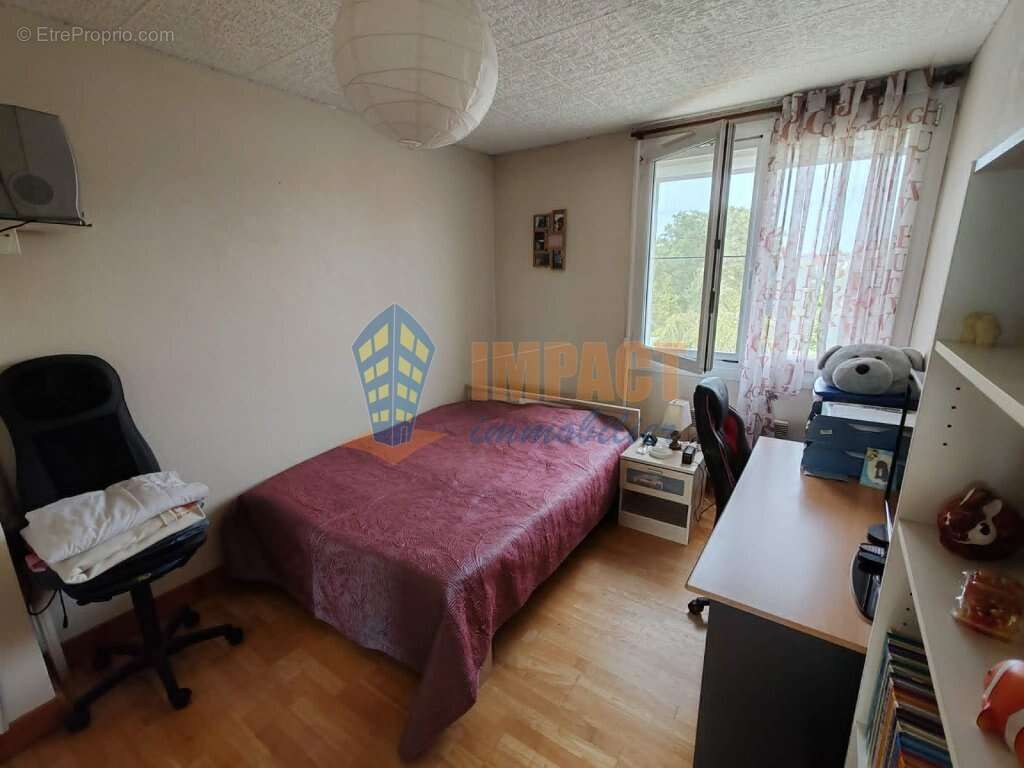 Maison bel étage avec 3 chambres, grand garage, 2 places de parking et beau jardin - photo 9