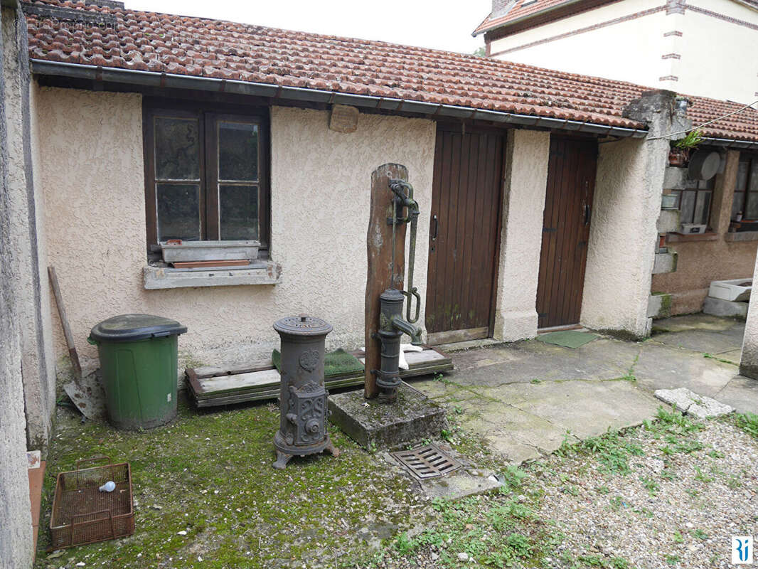 Maison à SAINT-PIERRE-DE-VARENGEVILLE