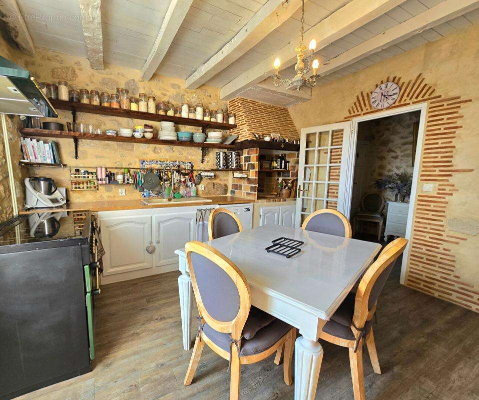 Maison à SAINT-ANTOINE-DU-QUEYRET