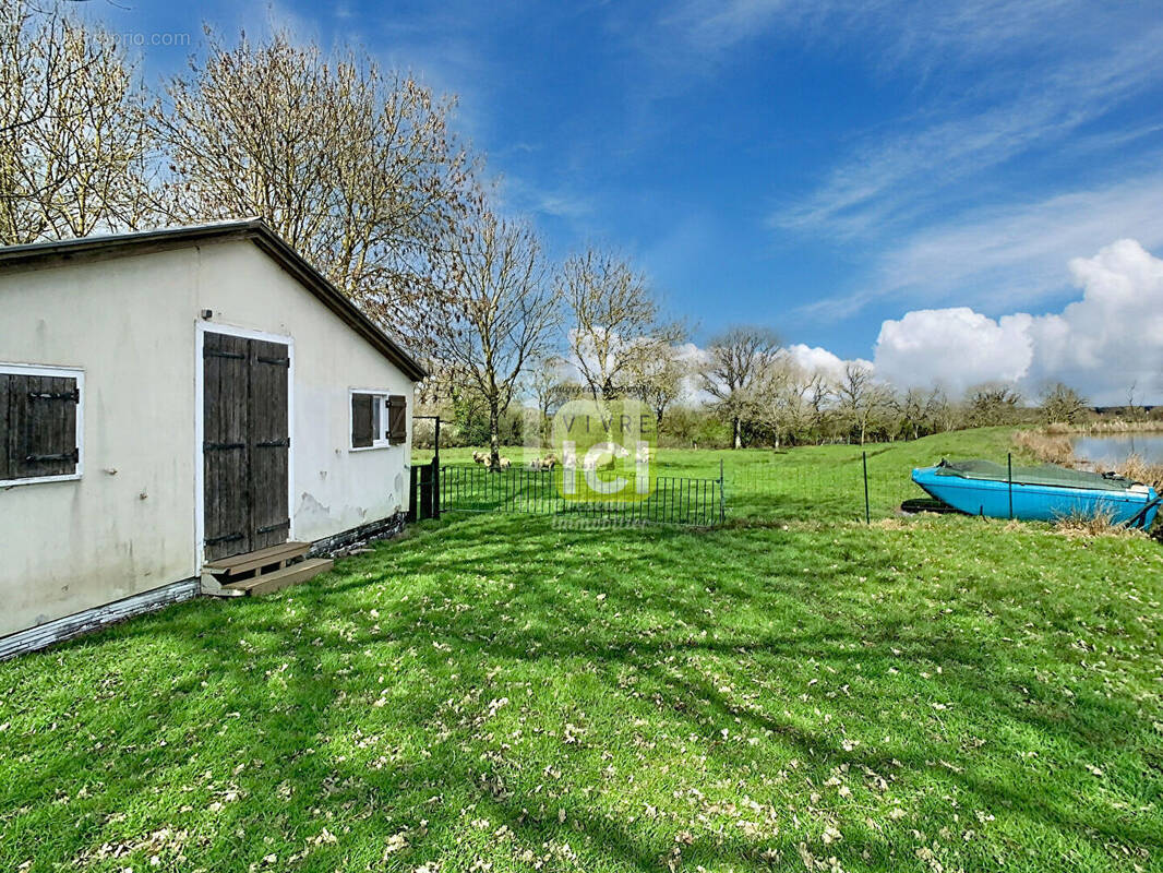 Terrain à LA ROMAGNE