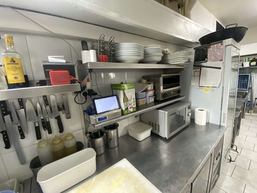 Commerce à SAINT-CYR-SUR-MER