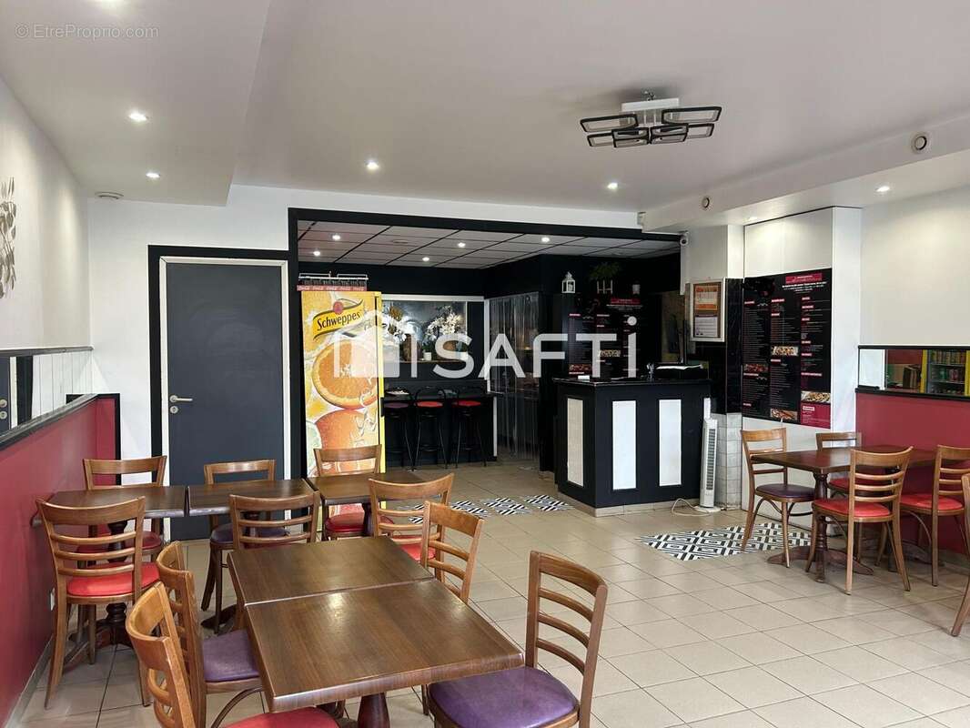 Photo 2 - Commerce à OSNY