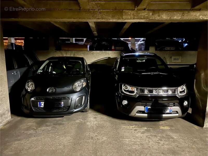 Parking à PARIS-20E