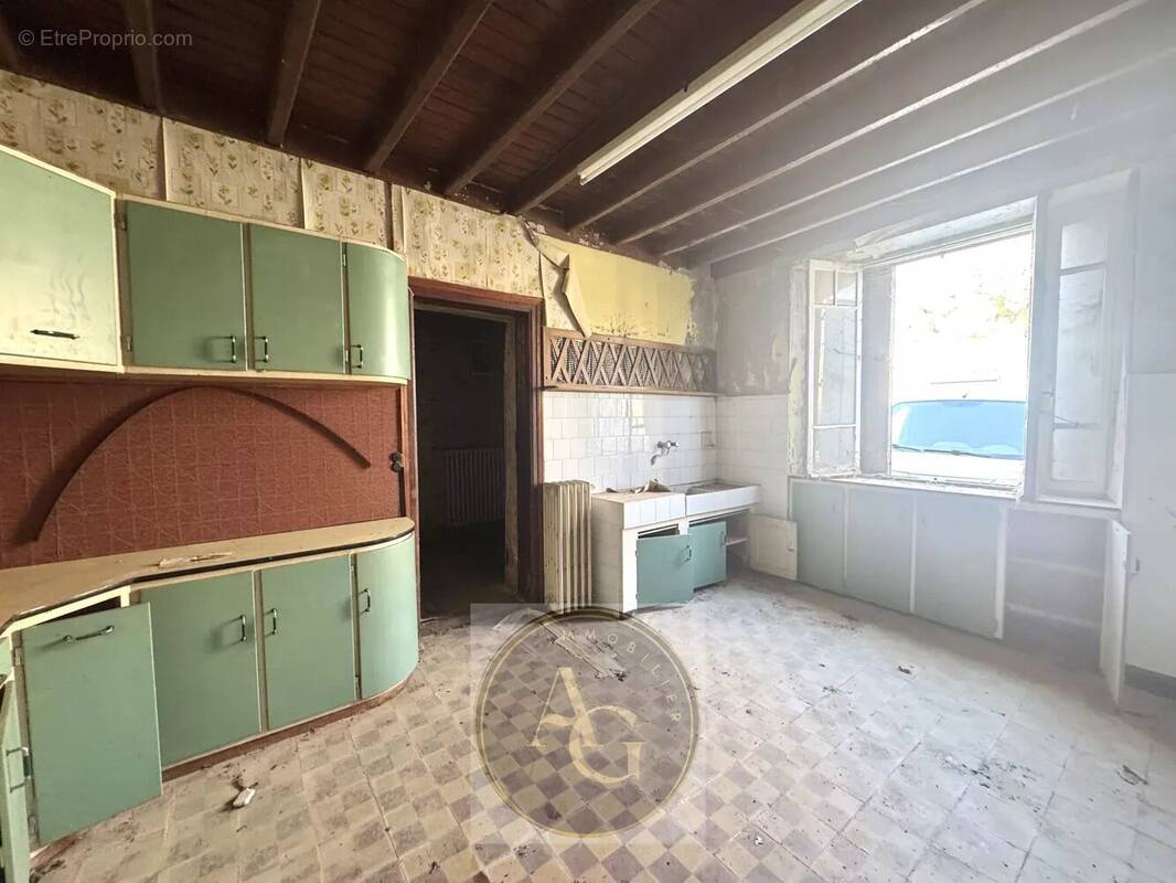 Appartement à MAS-SAINTES-PUELLES