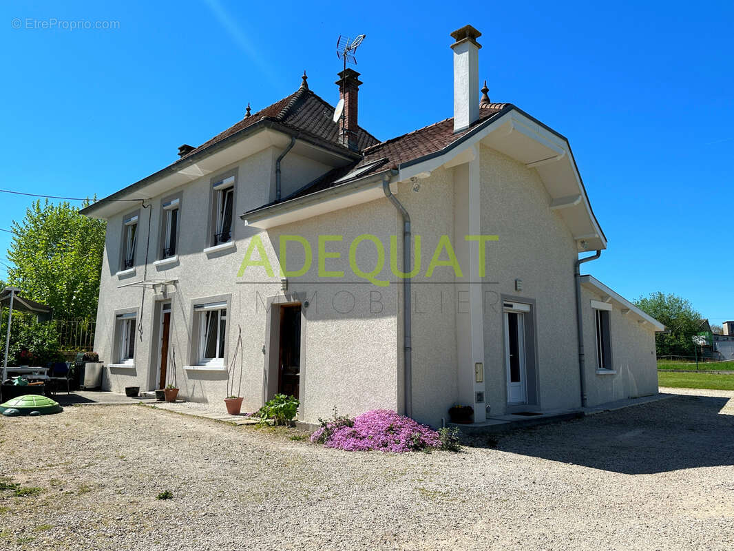 Maison à FAVERGES-DE-LA-TOUR