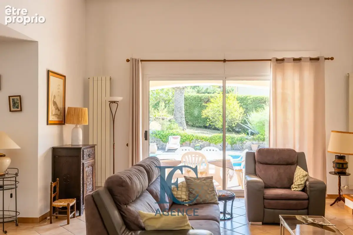 Maison de 190 m2 au coeur de la pinède de La Cride - photo 4