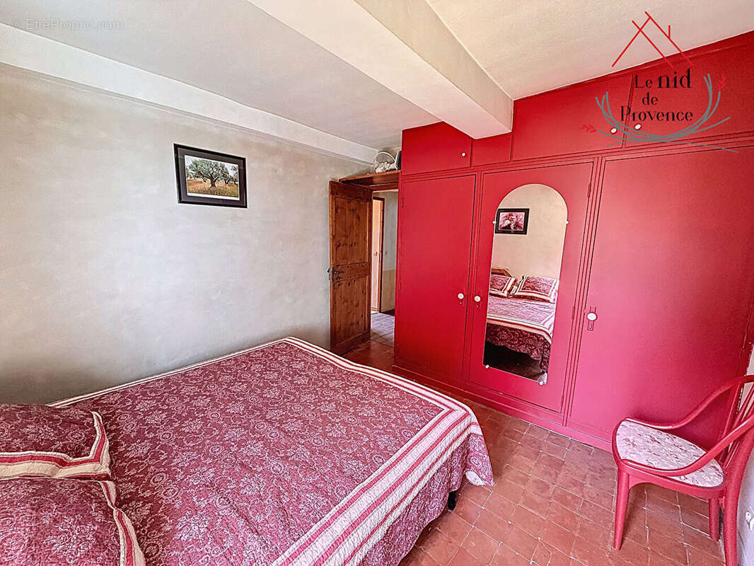 Maison à VENASQUE