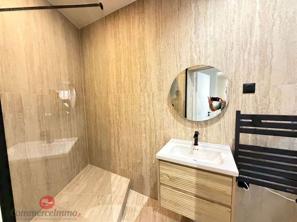 EXCLUSIVITÉ – Paris & Île-de-France  Murs Commerciaux Libres de 89 m² avec Terrasse - photo 8
