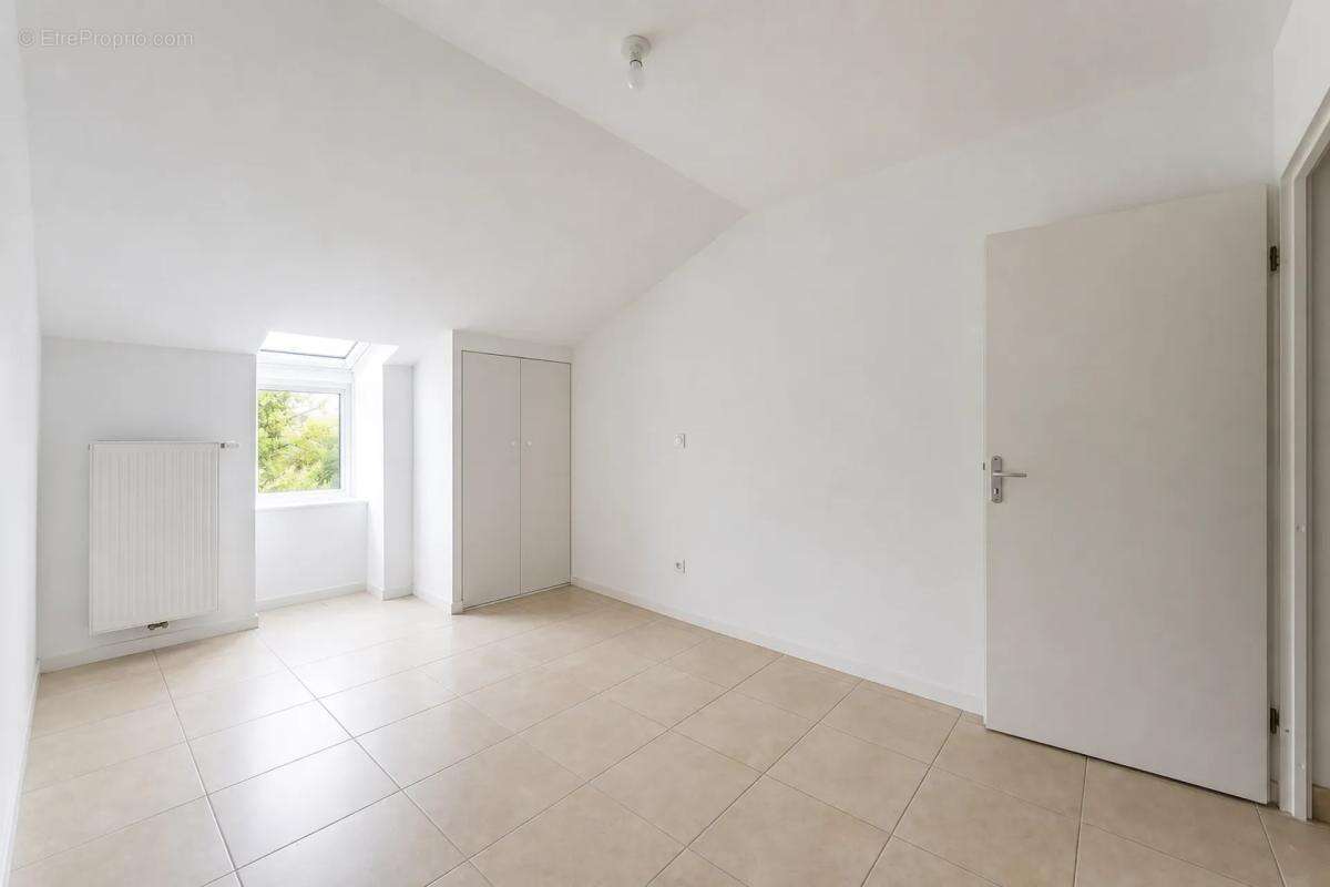 Appartement T4 lumineux avec balcon à Bassens - photo 10