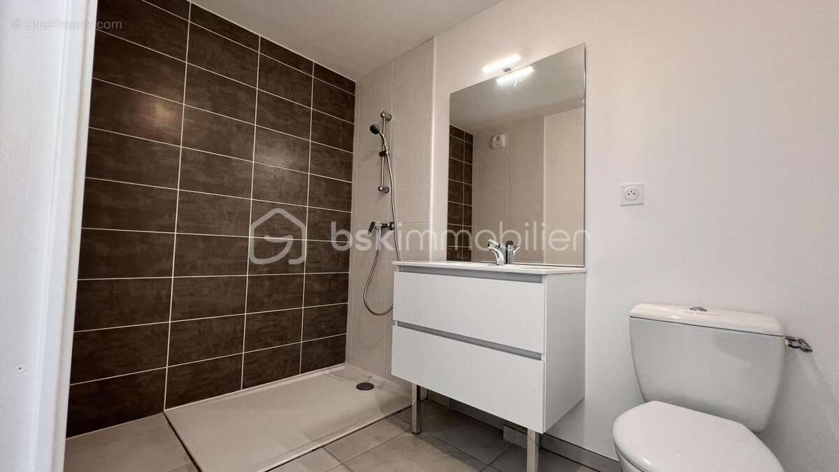 Appartement à NEYRON