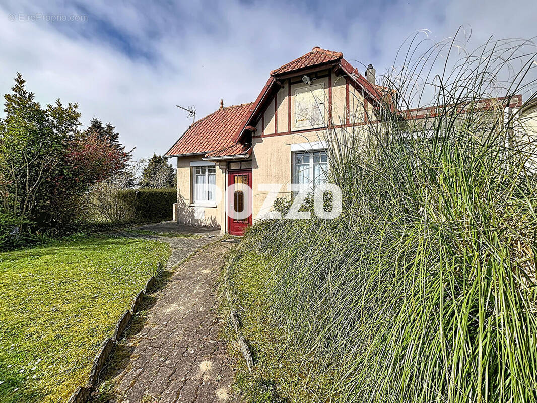 Maison à AGON-COUTAINVILLE