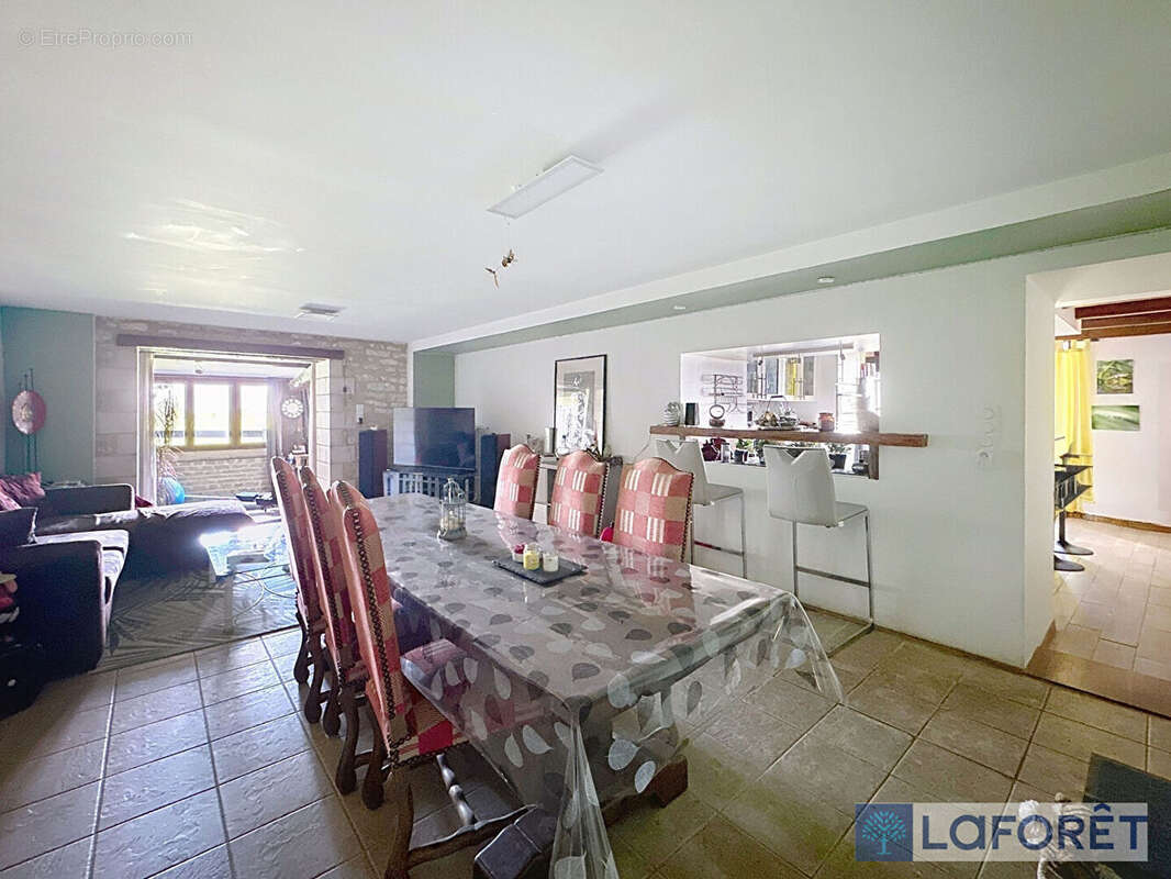 Maison à PERROGNEY-LES-FONTAINES