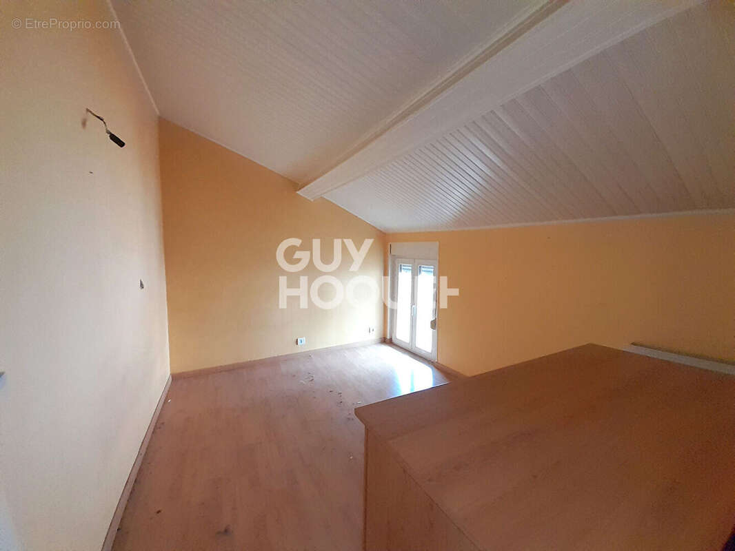 Appartement à LIGNY-LE-CHATEL