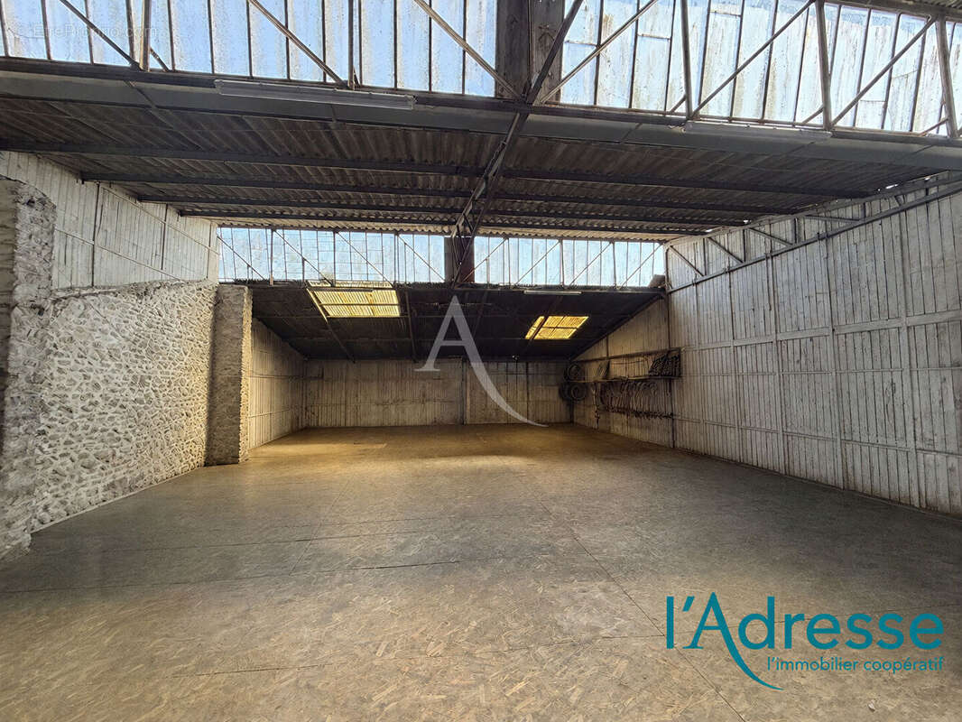 Local commercial avec stockage 600 m²  Mayenne Rive gauche SAINT-MARTIN - photo 7