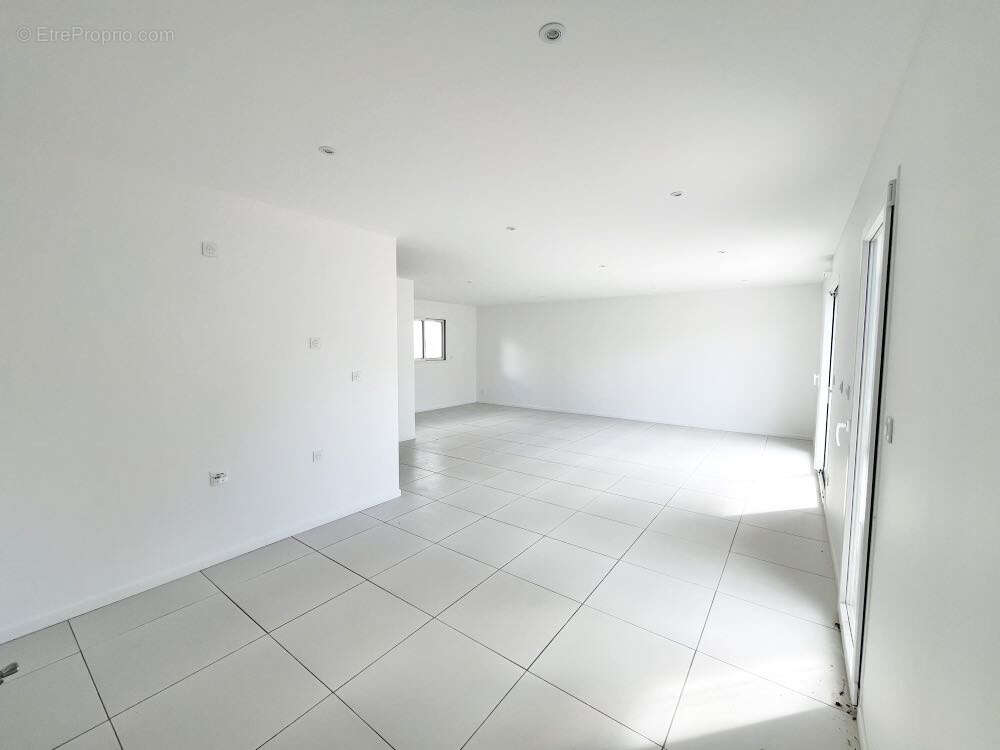 Maison à SAINT-BEAUZIRE